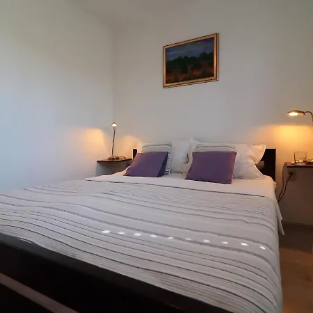 Holiday home Charming In Cara With Swimming Pool Zavalatica