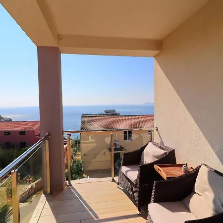 Holiday home Charming In Cara With Swimming Pool
