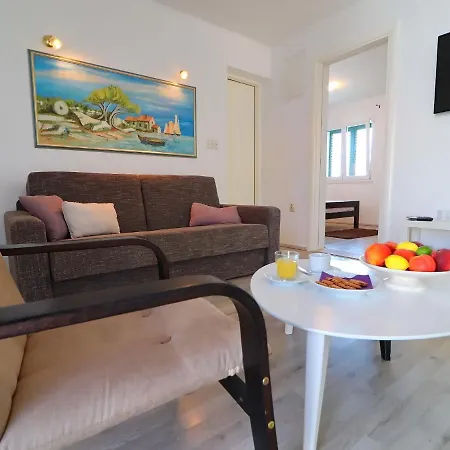 Holiday home Charming In Cara With Swimming Pool Zavalatica