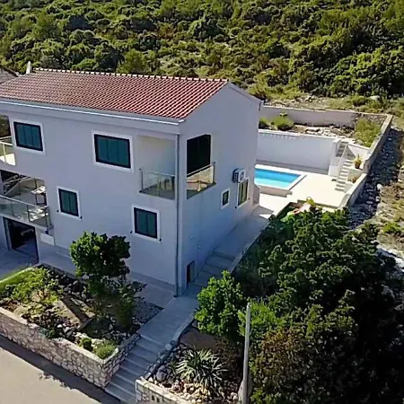 Charming In Cara With Swimming Pool * Zavalatica