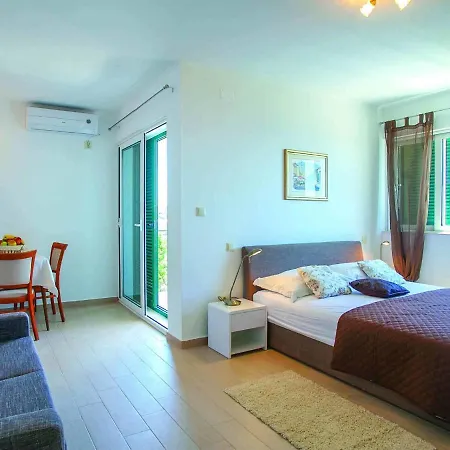 Charming In Cara With Swimming Pool Zavalatica