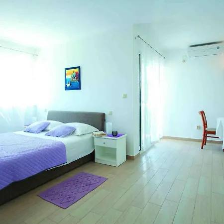 Charming In Cara With Swimming Pool Zavalatica