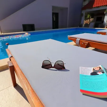 Charming In Cara With Swimming Pool * Zavalatica